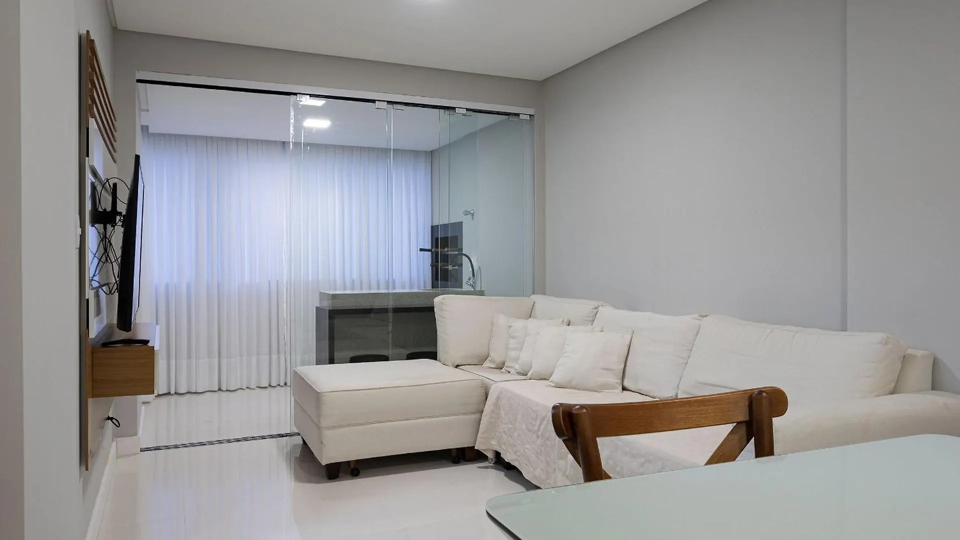 Apto 2Q C/ Garagem E Churrasq. 450M Do Mar Ean503 Balneário Camboriú