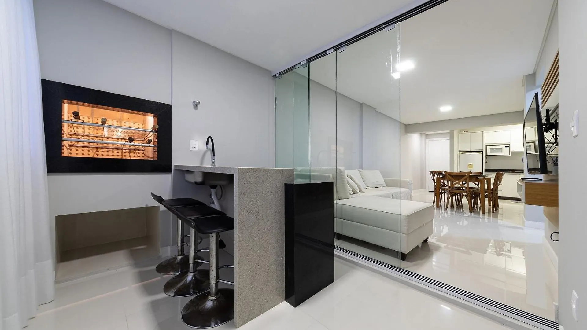Apto 2Q C/ Garagem E Churrasq. 450M Do Mar Ean503 Balneário Camboriú 0*,  Brasil